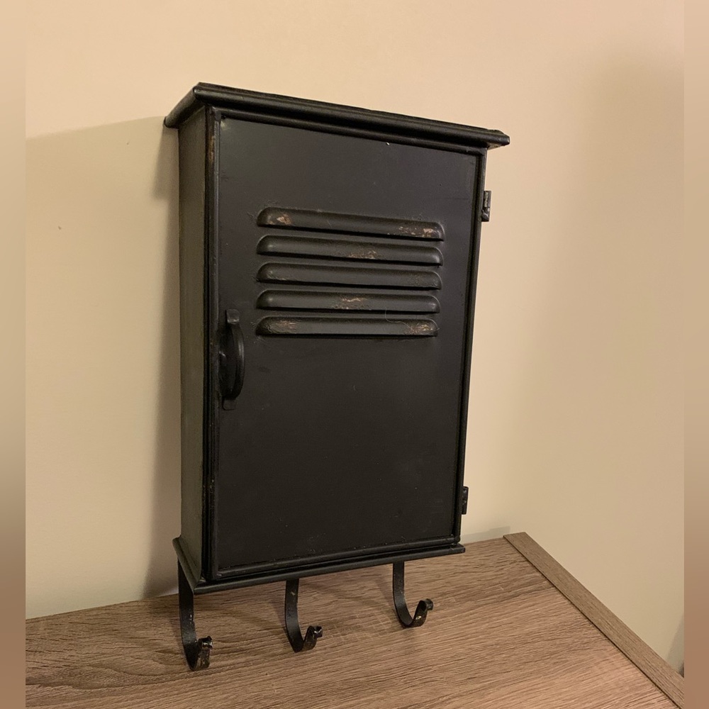Key box with hooks